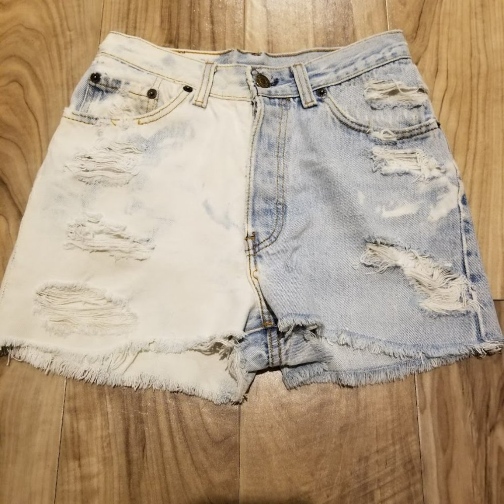Petros Vintage Levi´s Distressed Denim Button Fly High Rise Cut Off Shorts 25